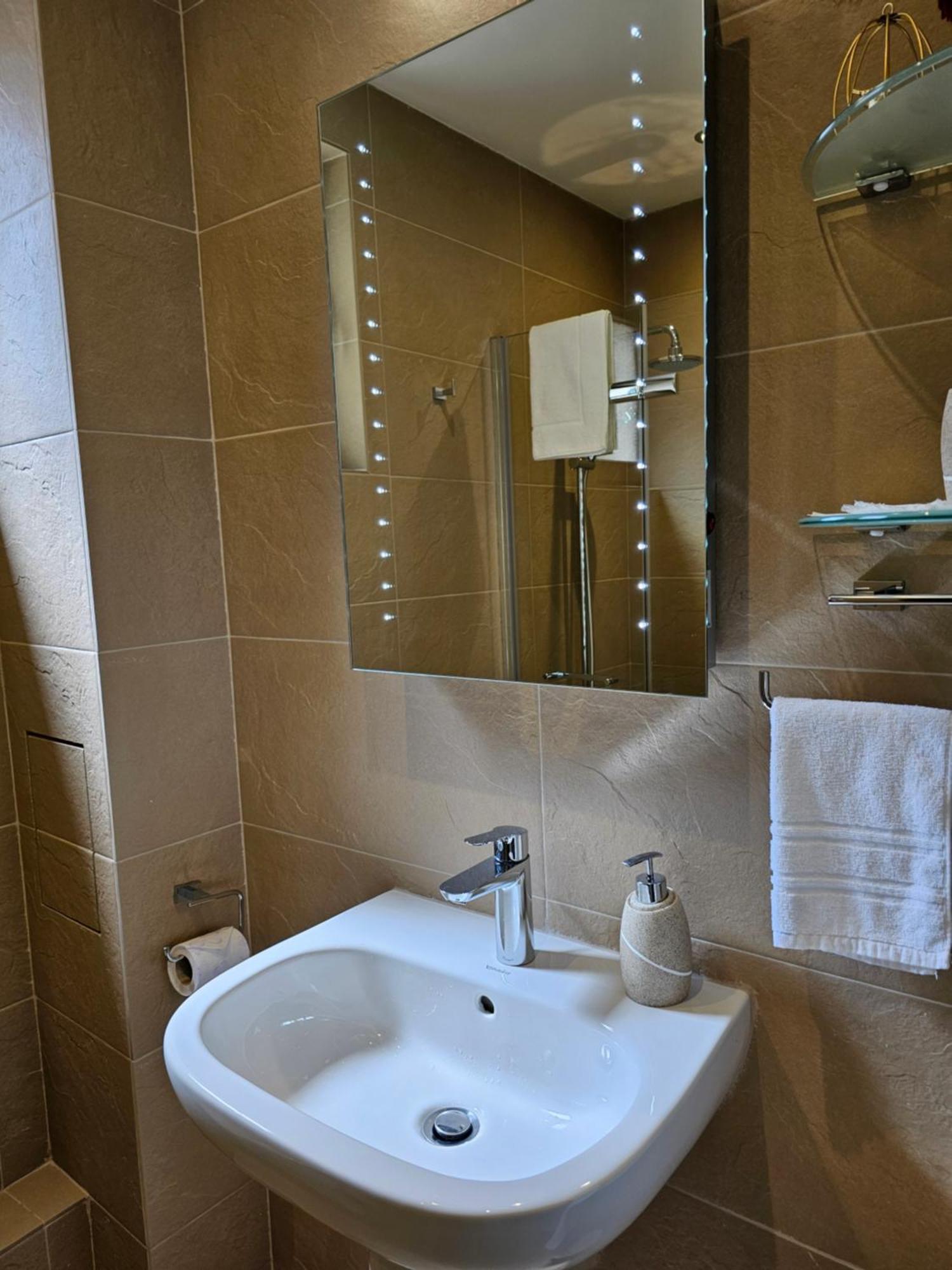 Апартаменти Center-near Old Town,kapana,free Parking And High Speed Wi-fi *